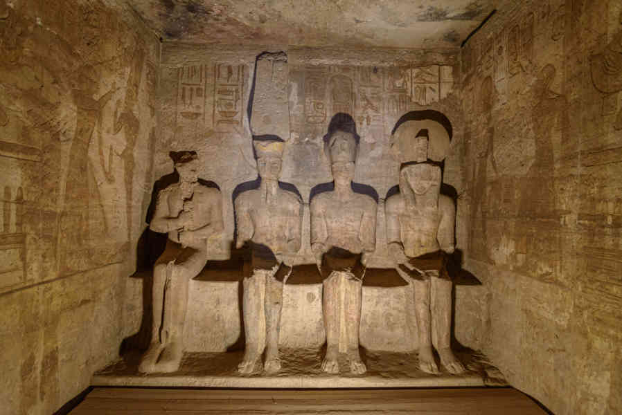 Egipto 140 - Abu Simbel - Gran Templo de Ramsés II.jpg